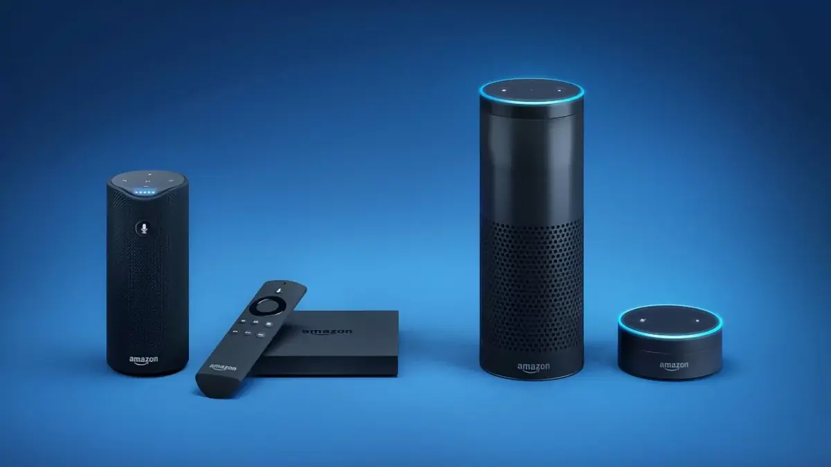 Alexa propose à un enfant de toucher une prise avec une pièce de métal...