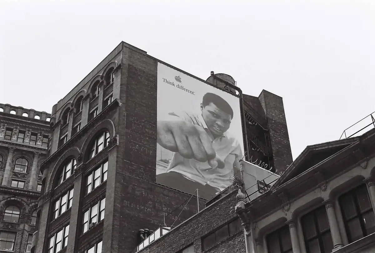 Voici les publicit&eacute;s les plus mythiques d'Apple&nbsp;! 50 ans de marketing iconique