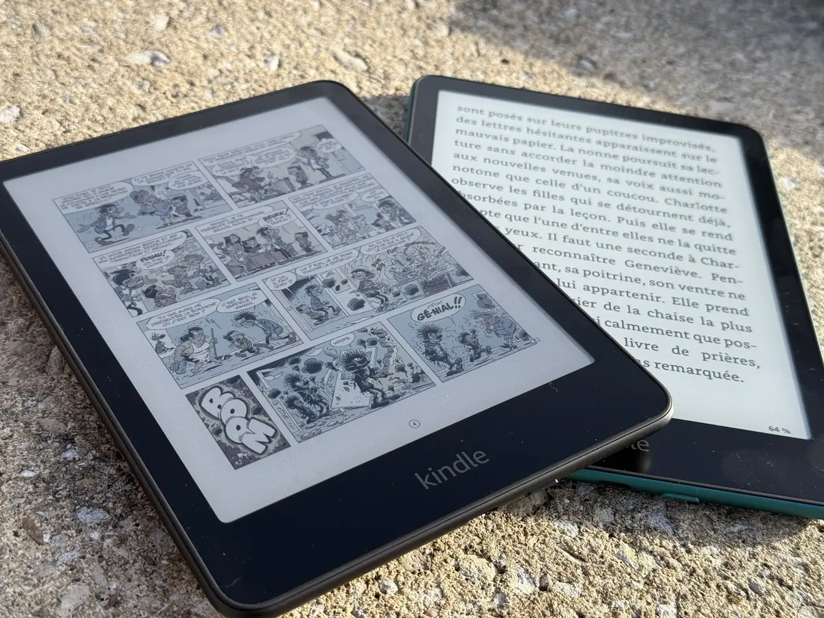 Kindle Colorsoft à gauche, Paperwhite 2024 à droite