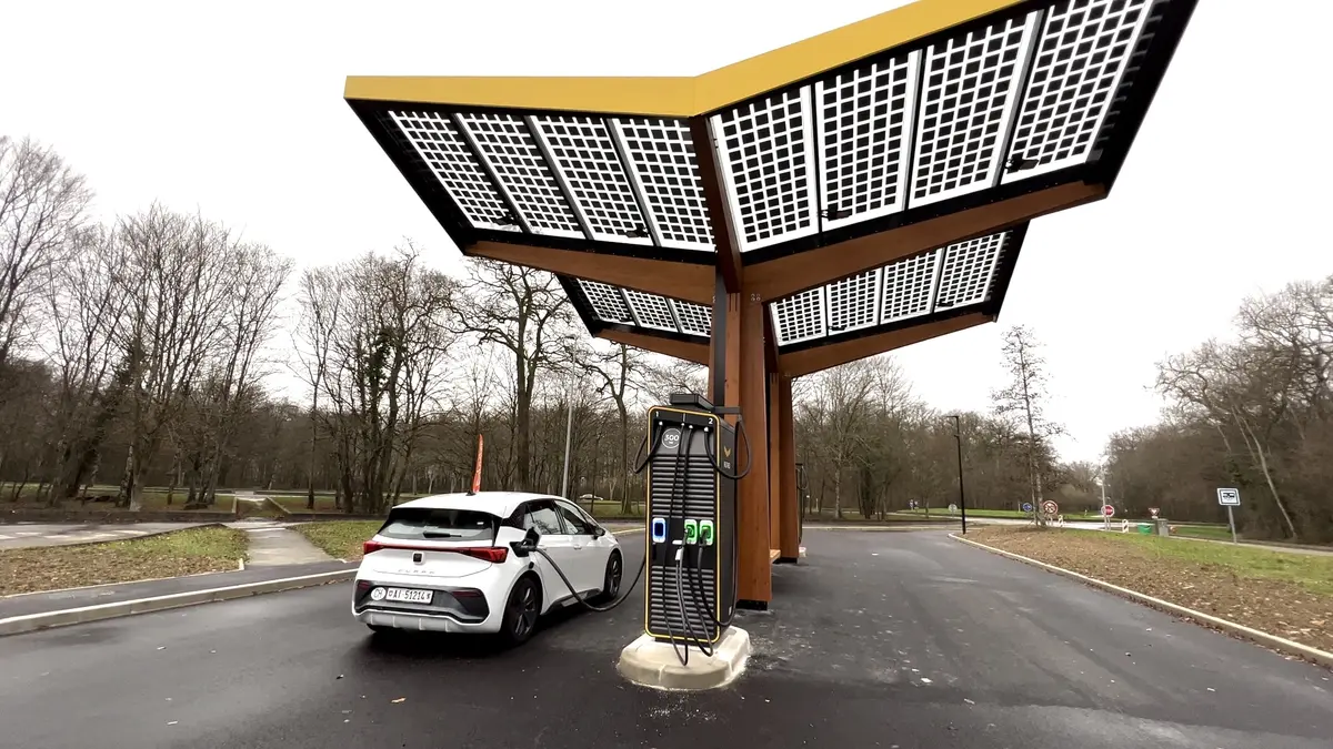 VE : on a testé les stations Fastned en France !