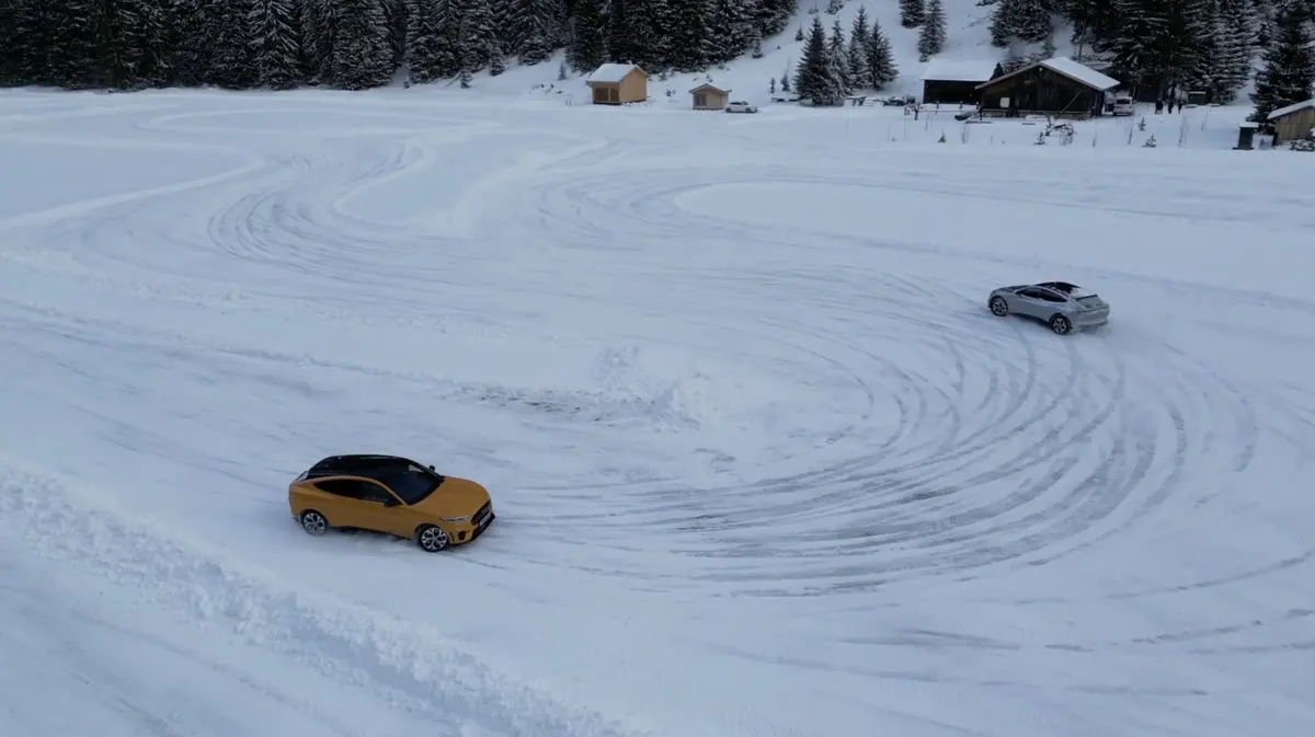 Essai Ford Mustang Mach-E sur la neige !