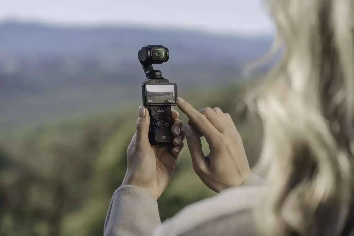 Voici l'Osmo Pocket 3 de DJI, avec un capteur 1 pouce et un écran OLED rotatif