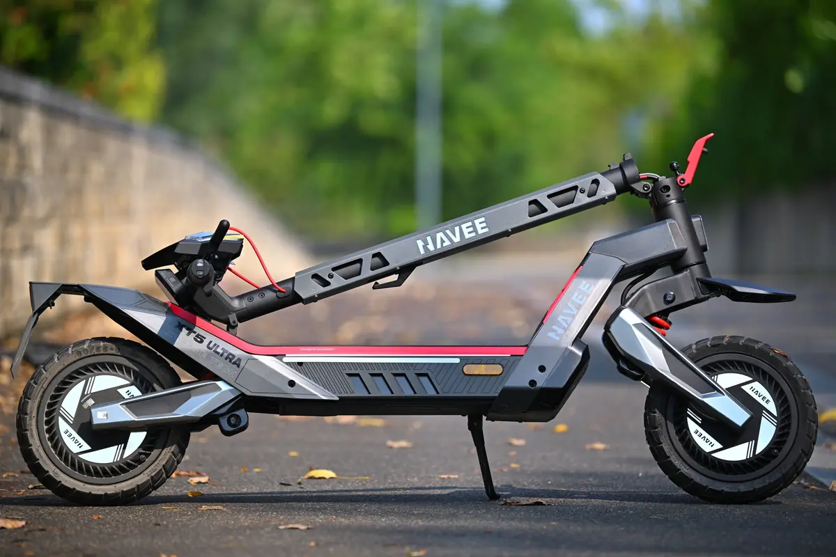 Test Navee XT5 Ultra&nbsp;: deux moteurs et un confort de scooter
