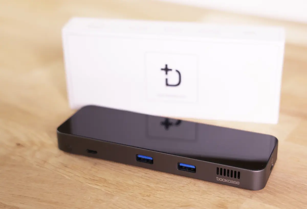 Prise en main de DockCase, un Dock USB C intelligent, rapide (4K60HDR, USB 10Gbps) avec un écran !