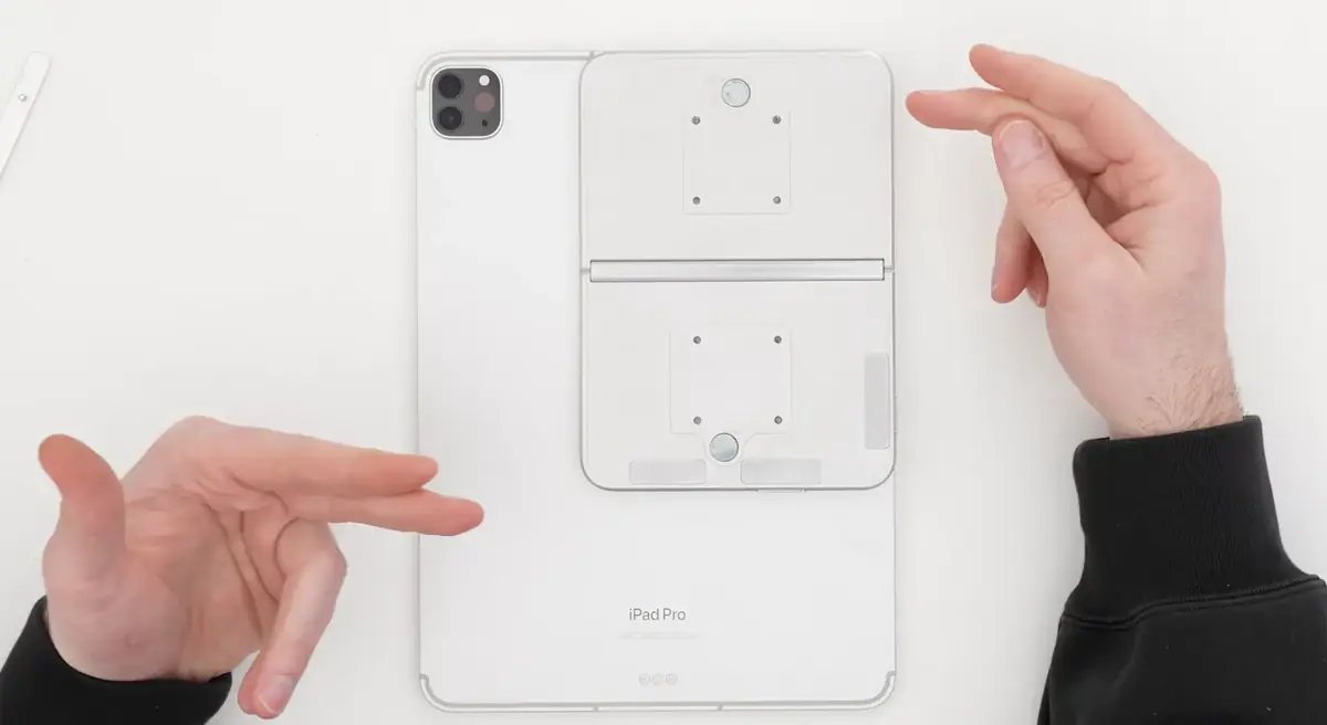 iPhone Fold Dummy
