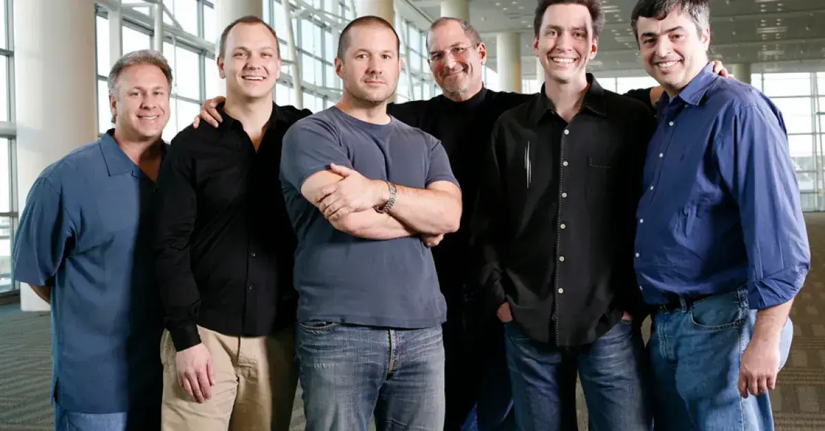 Tony Fadell, deuxi&egrave;me &agrave; partir de la gauche, deviendra un cadre important d'Apple.