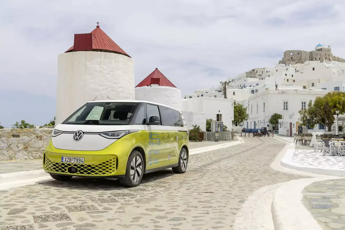 MG4 Phase 2, Ford SuperVan Pikes Peek, une île grecque électrique, et de la charge sans-fil Tesla