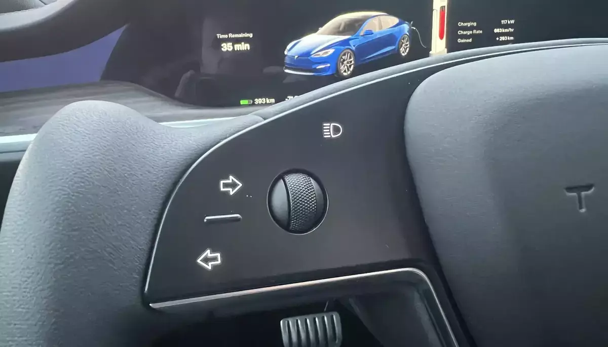 Les clignotants et commandes tactiles de Tesla seraient dangereux, et c'est l'Euro NCAP qui le dit