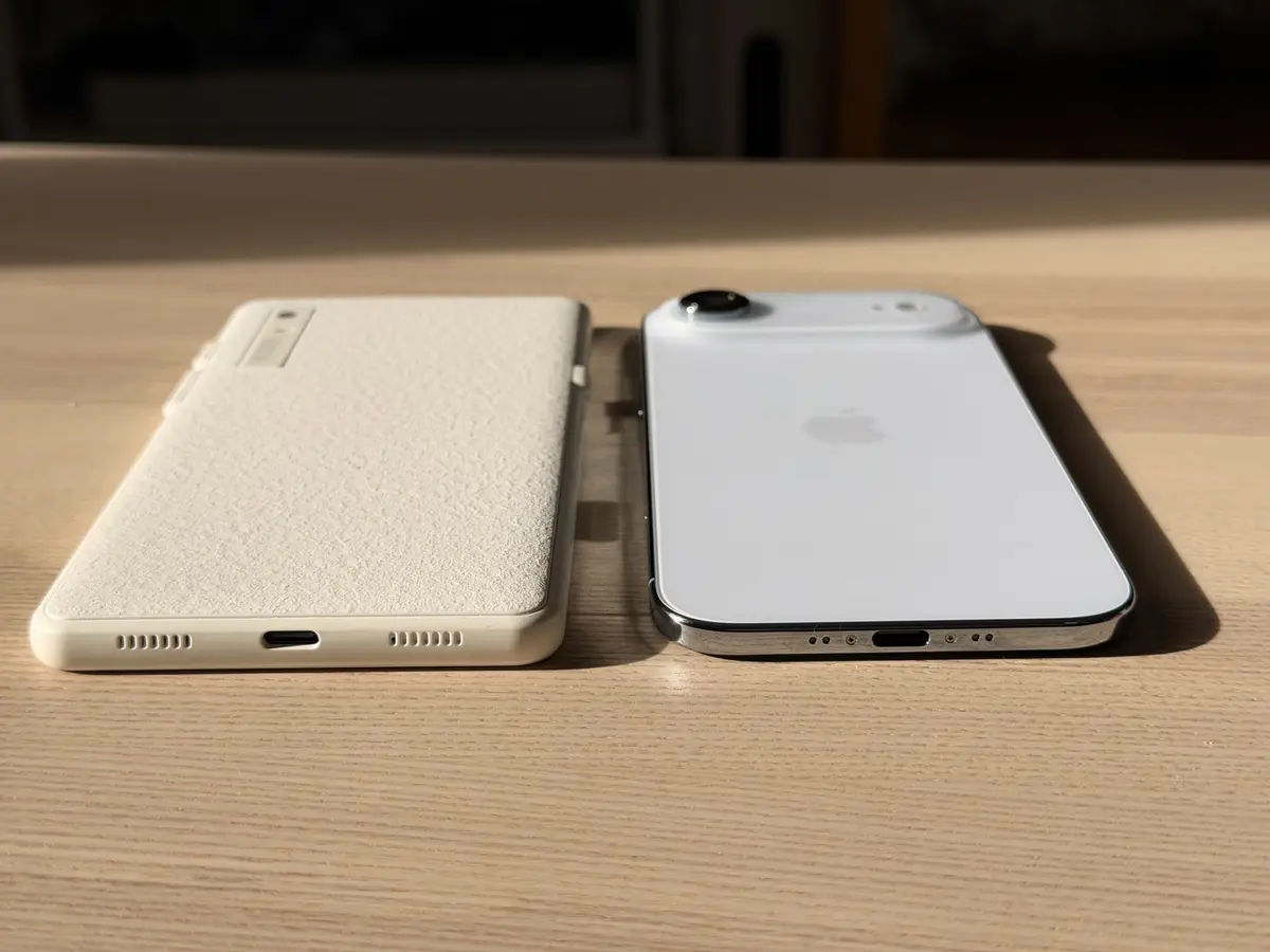 On est proche du gabarit d'un iPhone Air, en plus léger