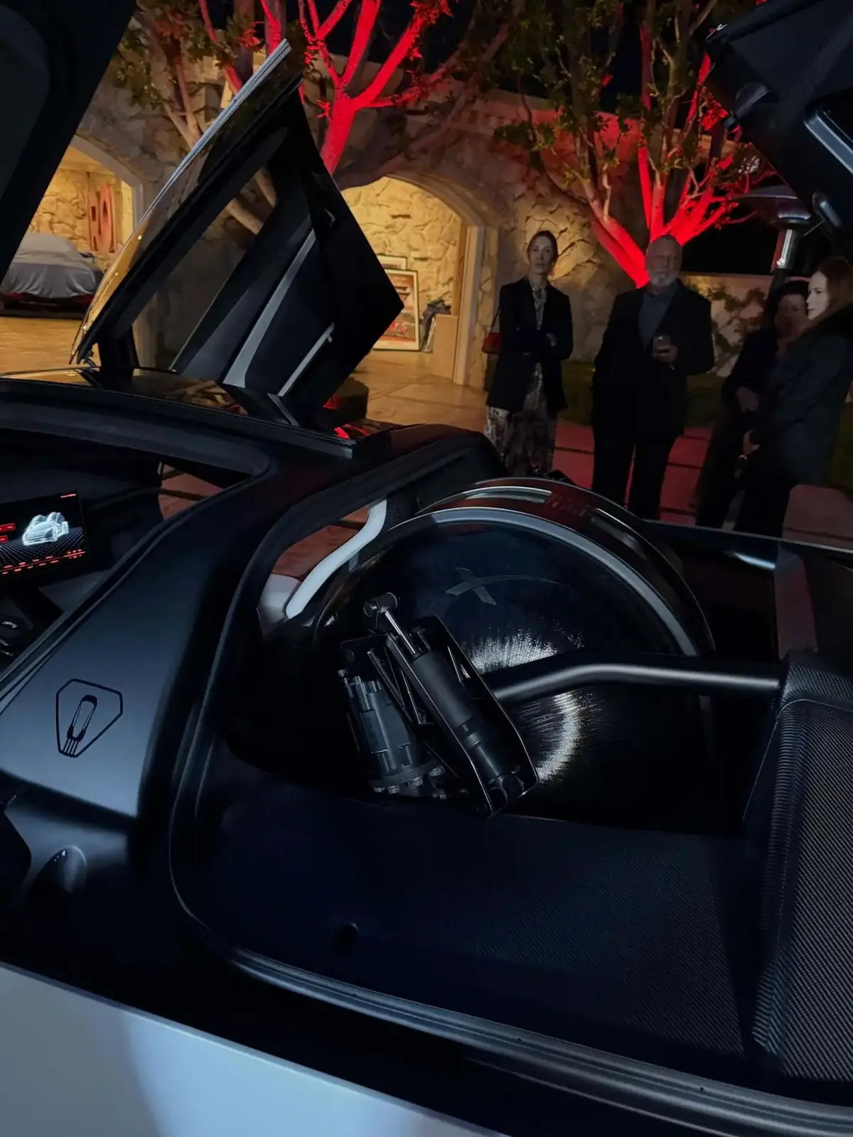 Le Tesla Roadster &agrave; propulseurs roule d&eacute;j&agrave; dans les rues de Los Angeles