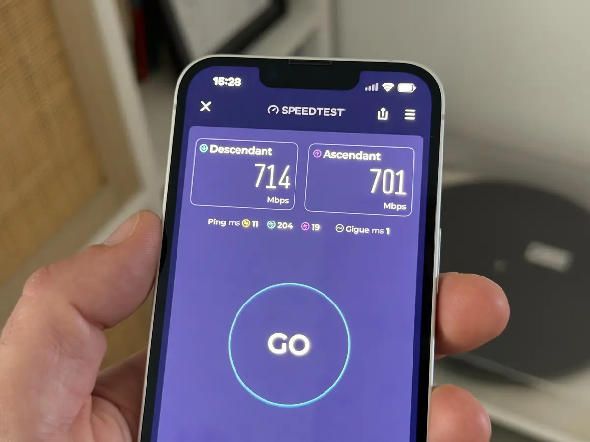 Des d&eacute;bits tr&egrave;s corrects en Wi-Fi 6, m&ecirc;me si on aurait appr&eacute;ci&eacute; du Wi-Fi 6E au moins