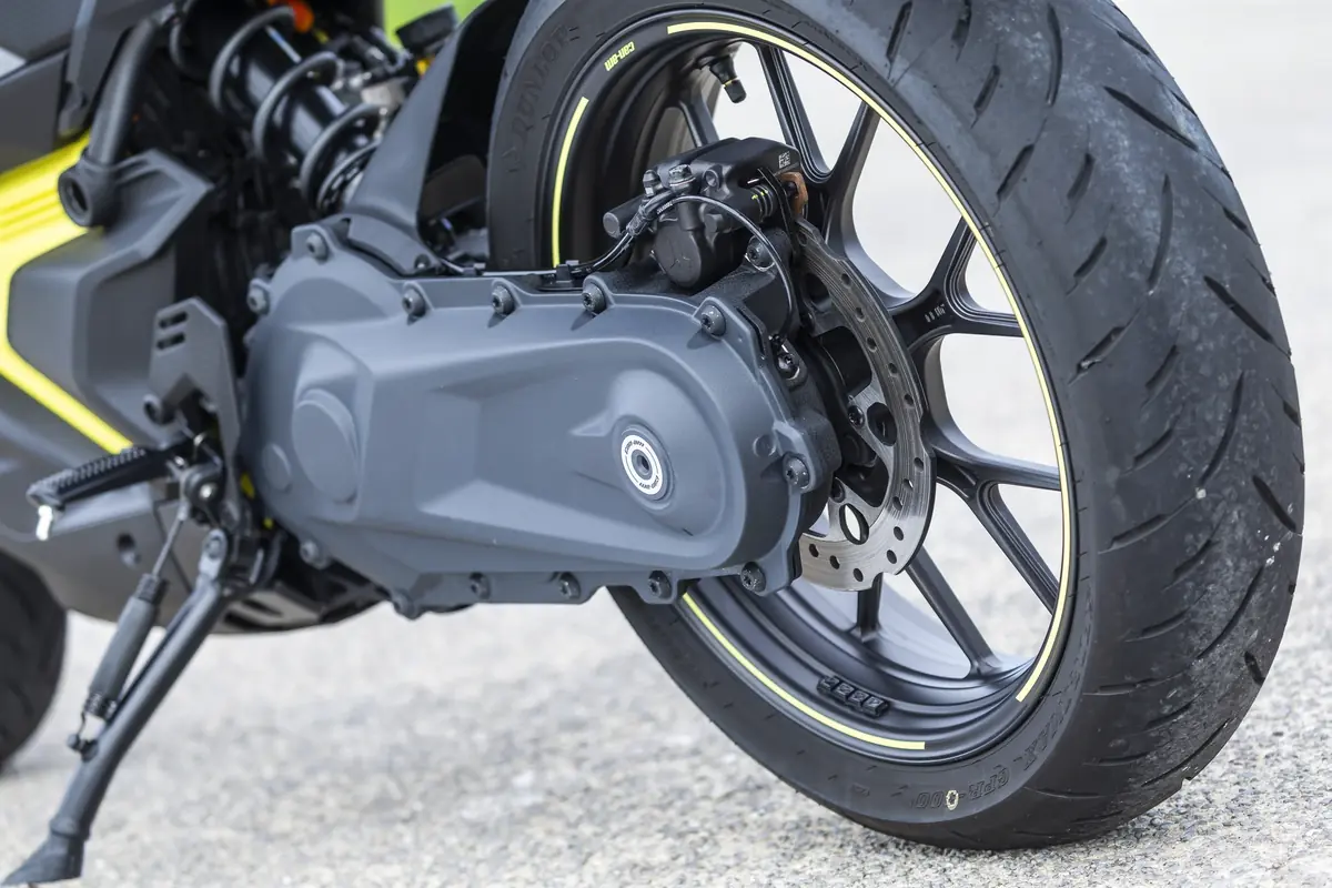 Essai de la Can-Am Pulse, la premi&egrave;re moto &eacute;lectrique &eacute;quip&eacute;e de CarPlay