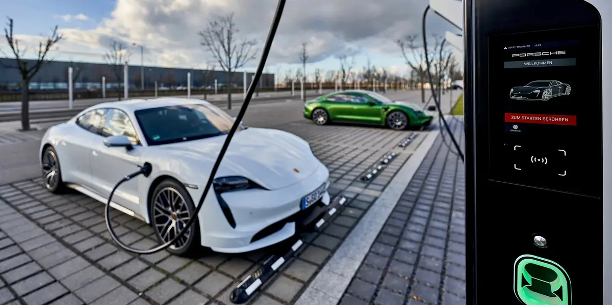 VE : Porsche ouvre une station de charge surpuissante en Allemagne (350kW)