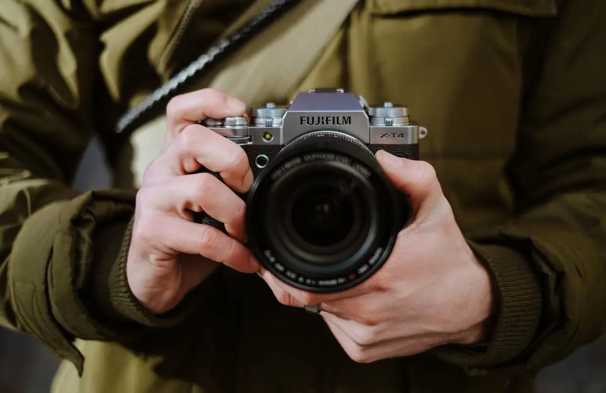 Photo : le Fujifilm X-T4 se dévoile, avec IBIS, écran orientable et 4K@60FPS