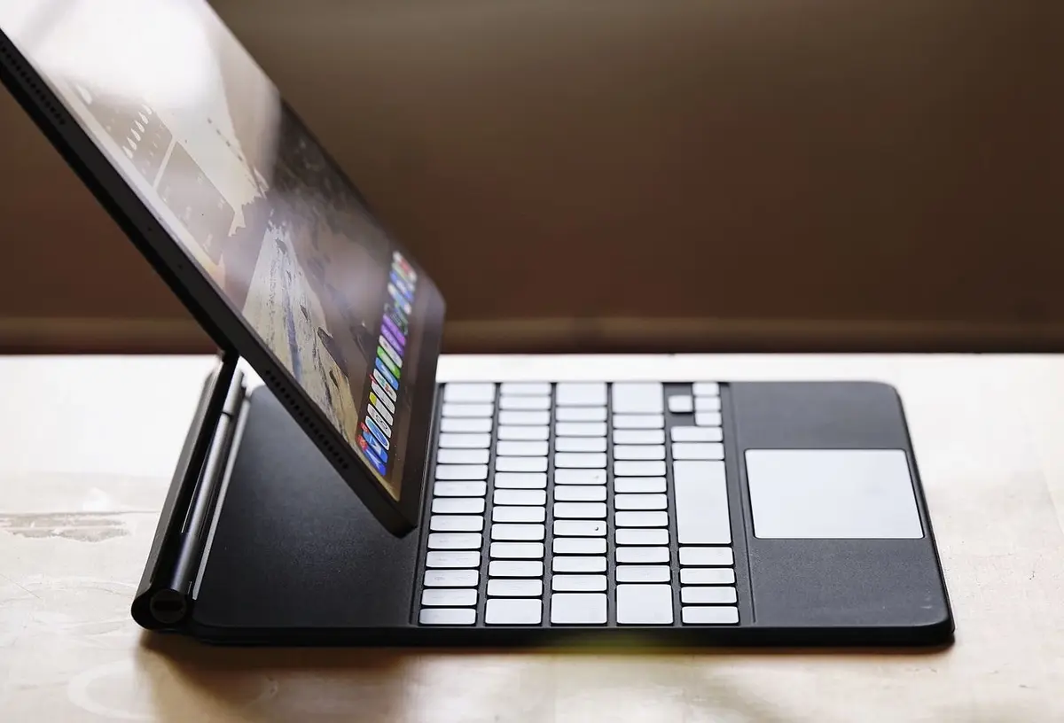 Revue de presse Magic Keyboard : un accessoire qui transforme les iPad Pro 2018/2020