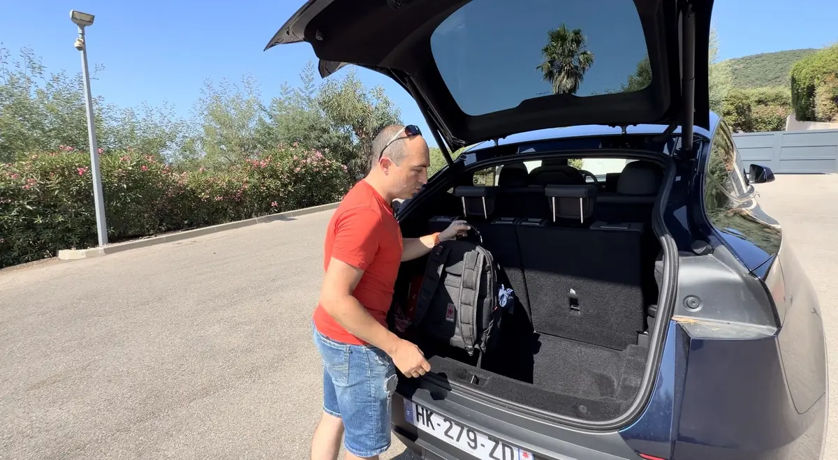 Essai Model Y 7 places 2026&nbsp;: peut-on vraiment partir en vacances en famille avec des bagages&nbsp;?