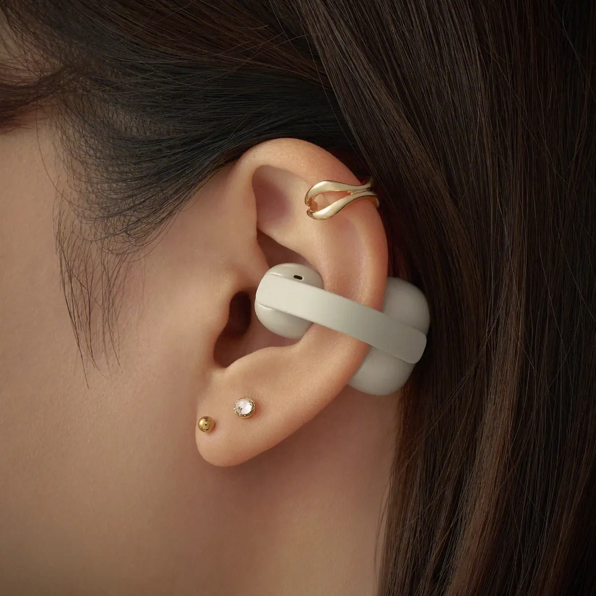 Sony lance les LinkBuds Clip, des &eacute;couteurs en forme de boucles d'oreilles &agrave; 200 euros