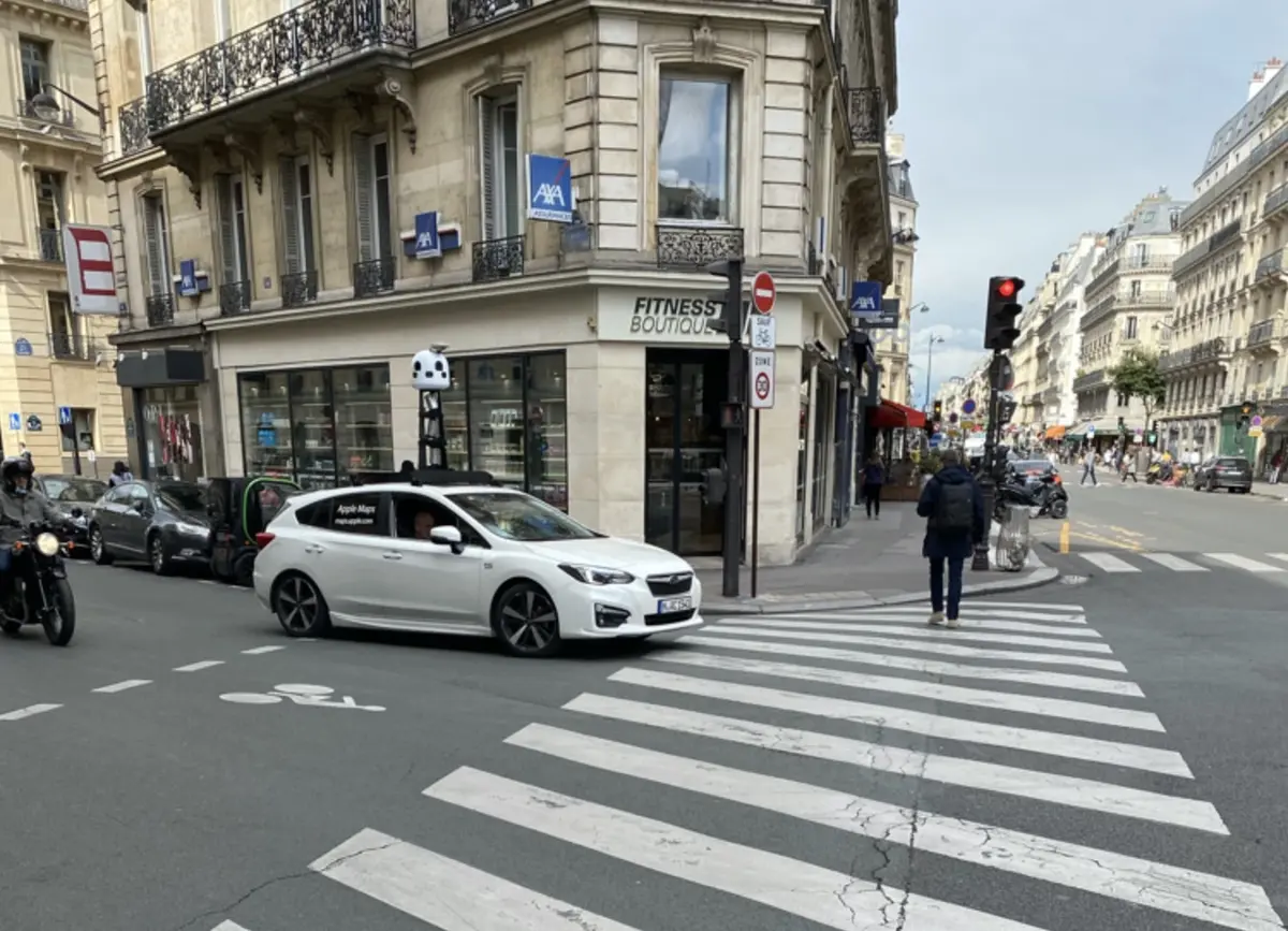 L'image du jour : les voitures d'Apple sont déconfinées à Paris !