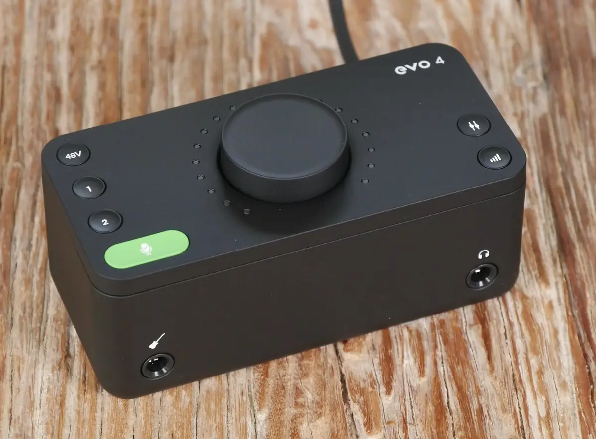 Test express Audient EVO 4 : une interface audio compacte simplifiant l'enregistrement