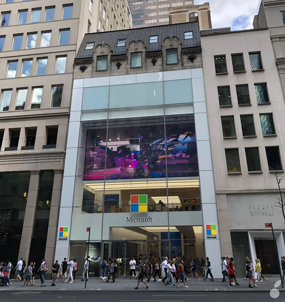 Apple referme temporairement ses boutiques US, Microsoft définitivement les siennes !