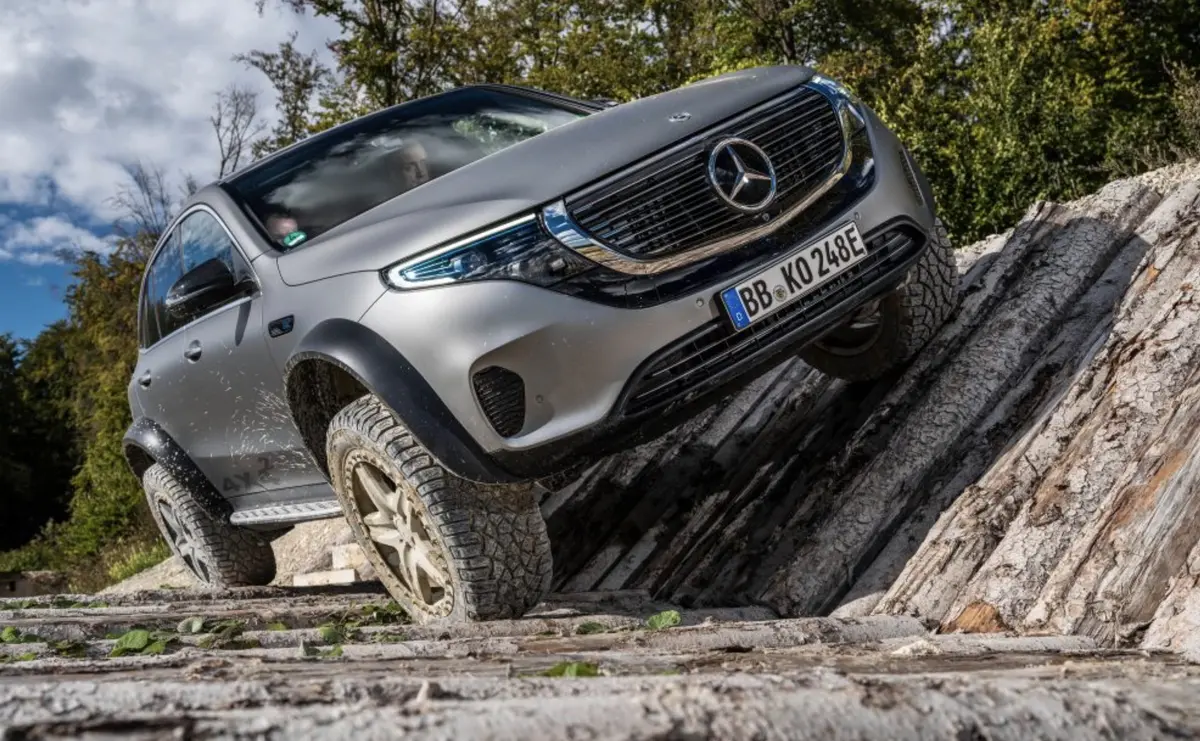 VE : Mercedes transforme son EQC en gros 4x4 !