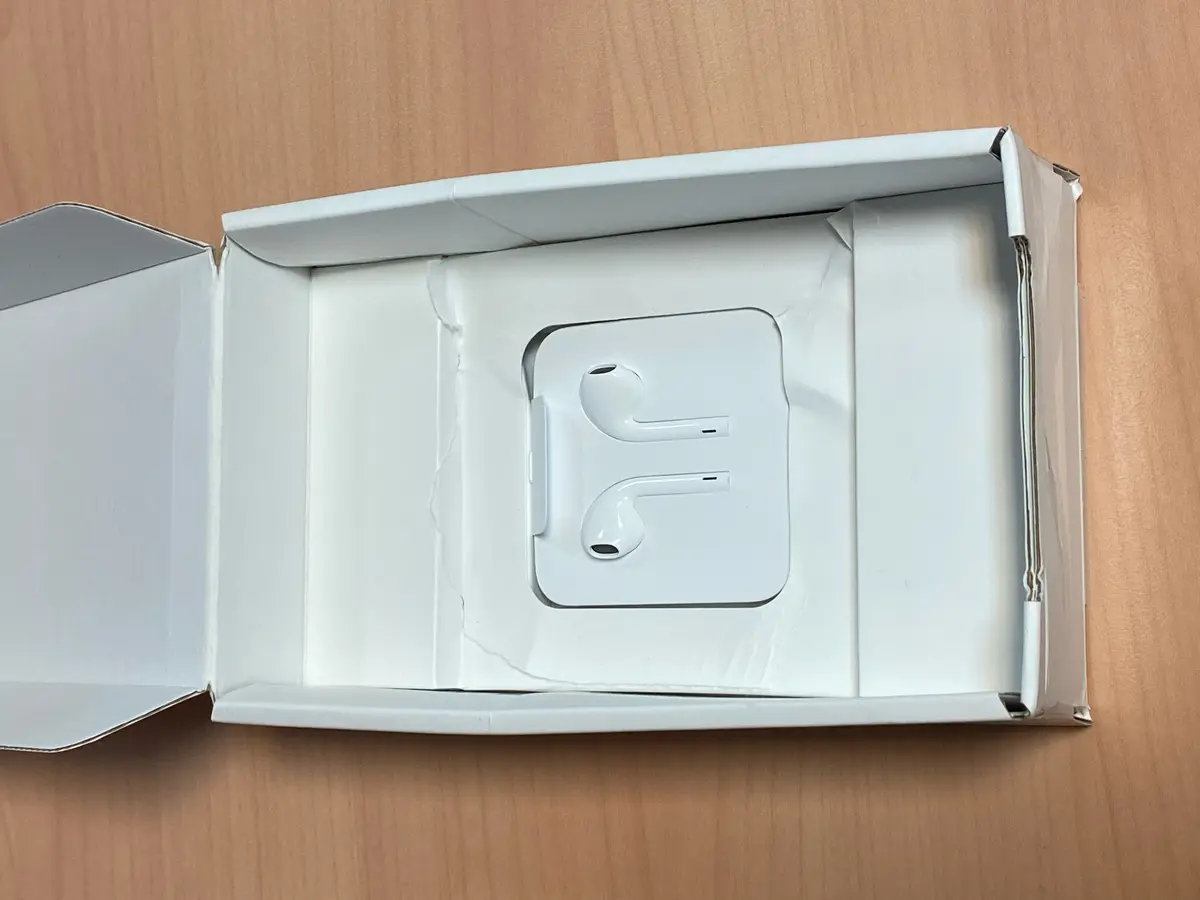 En France, les boites d'iPhone 11/12 ne sont pas vraiment plus petites (photos)