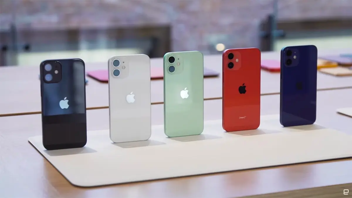 L'image du jour : les premiers iPhone 12 mini et 12 Pro Max se dévoilent