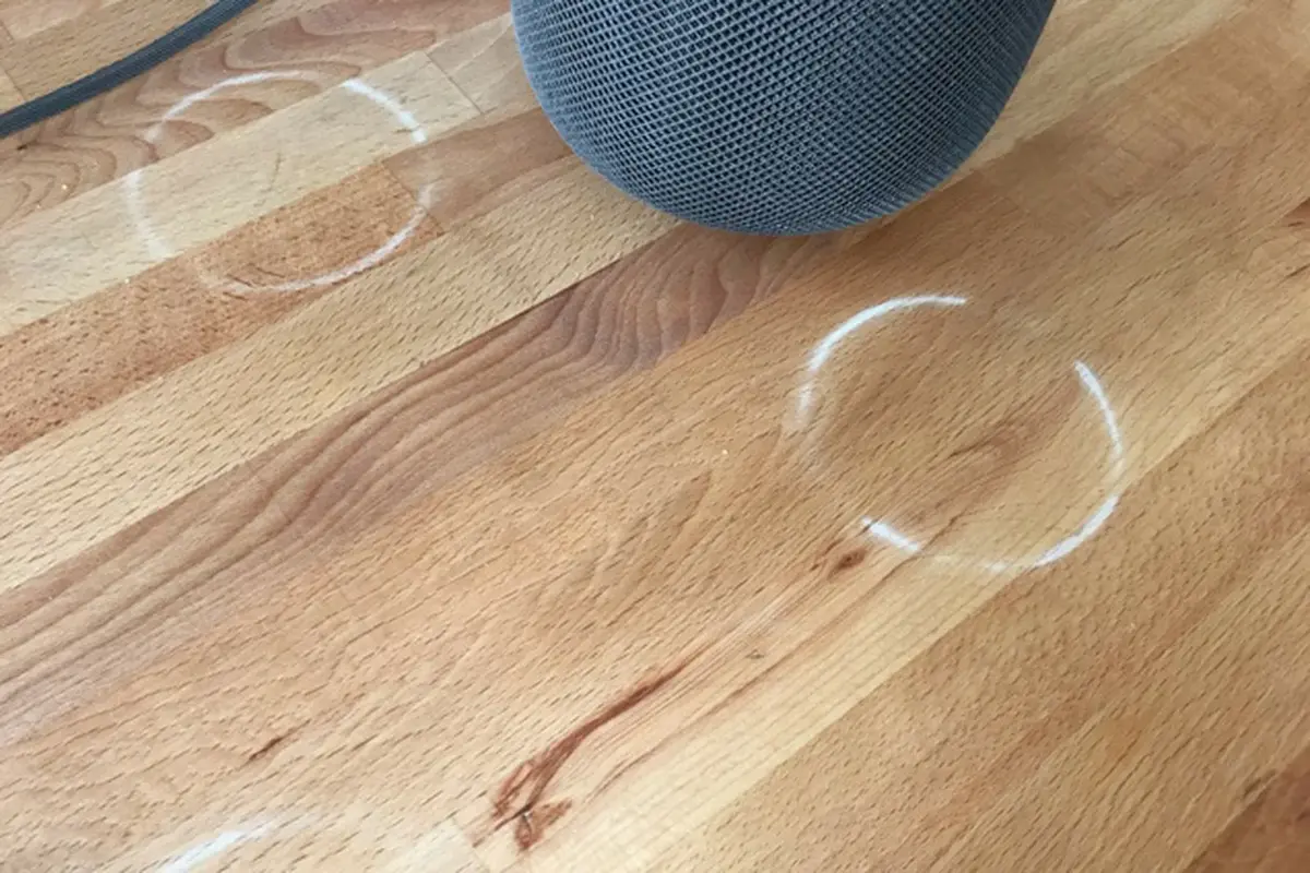 HomePod mini לא אמור להשאיר סימנים על רהיטים