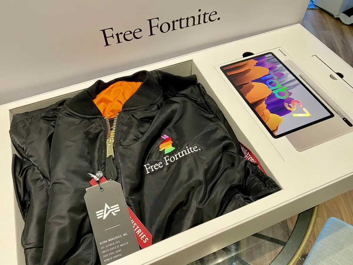 Un pack "Free Fortnite" envoyé à des influenceurs (avec Samsung)