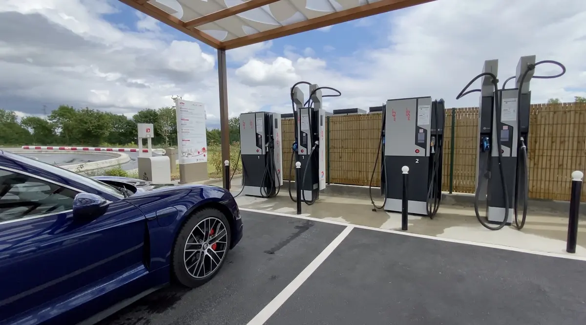 VE : Ionity bientôt devant Tesla ? Où en est-on des bornes de recharge en France en 2021 ?