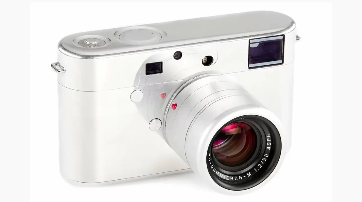 Un prototype de Leica conçu par Jony Ive et Marc Newson mis aux enchères à 100K€