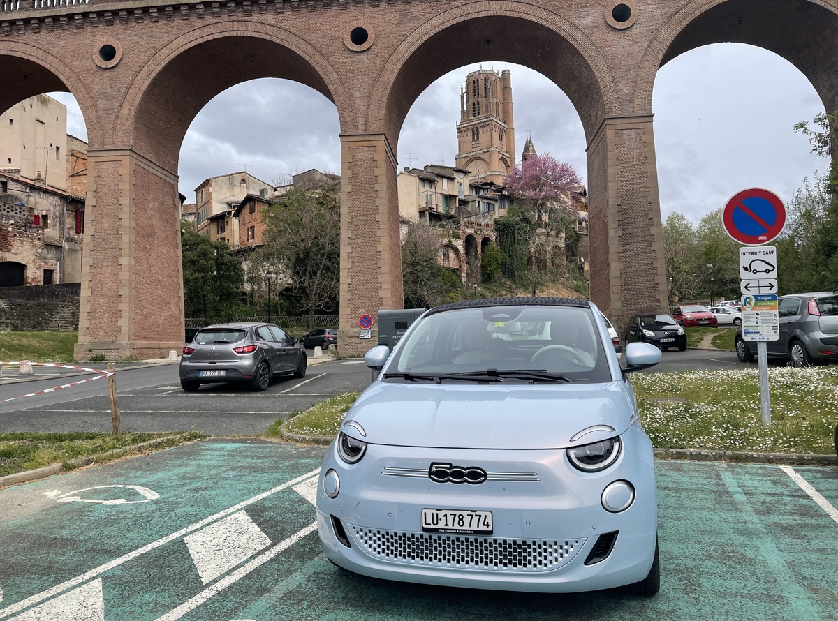 VE : Plans (via CarPlay) détecte le niveau de batterie et propose des bornes de recharge !