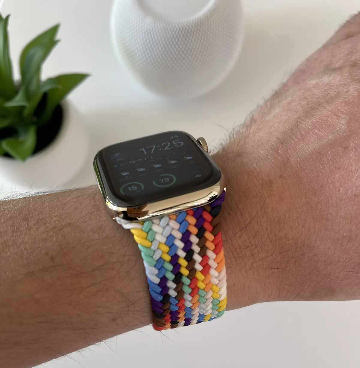 Le nouveau (et très réussi) bracelet Pride Edition 2021 d'Apple en images