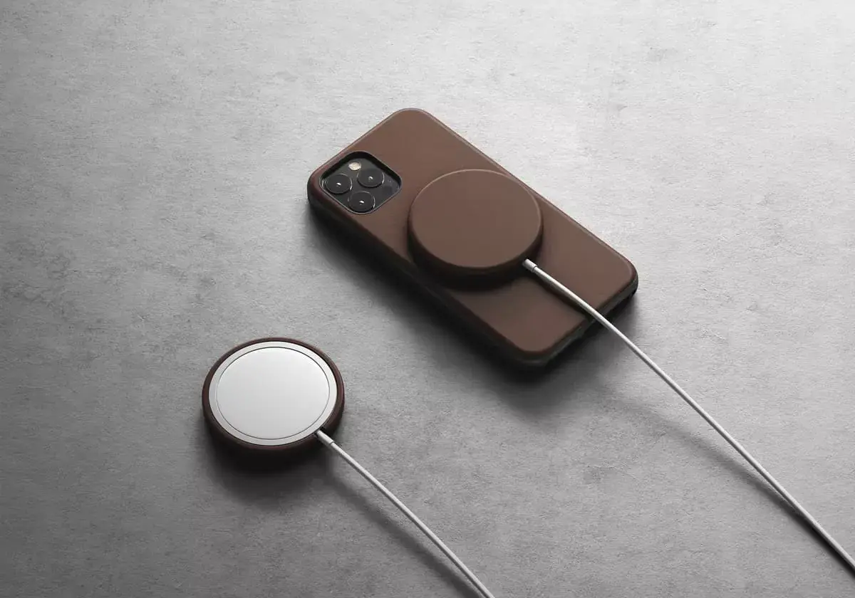 Une protection en cuir pour le chargeur MagSafe chez Nomad