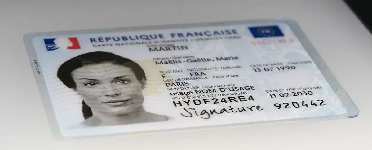 France : nouvelle carte d'identité numérique (CEV, puce, données biométriques)