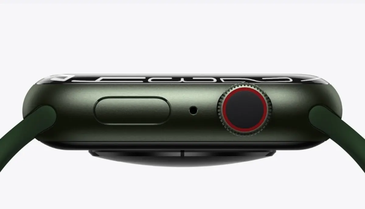#基調講演: こちらは Apple Watch Series 7 です。パネルが大きく、耐久性が高く、高速充電が可能です。