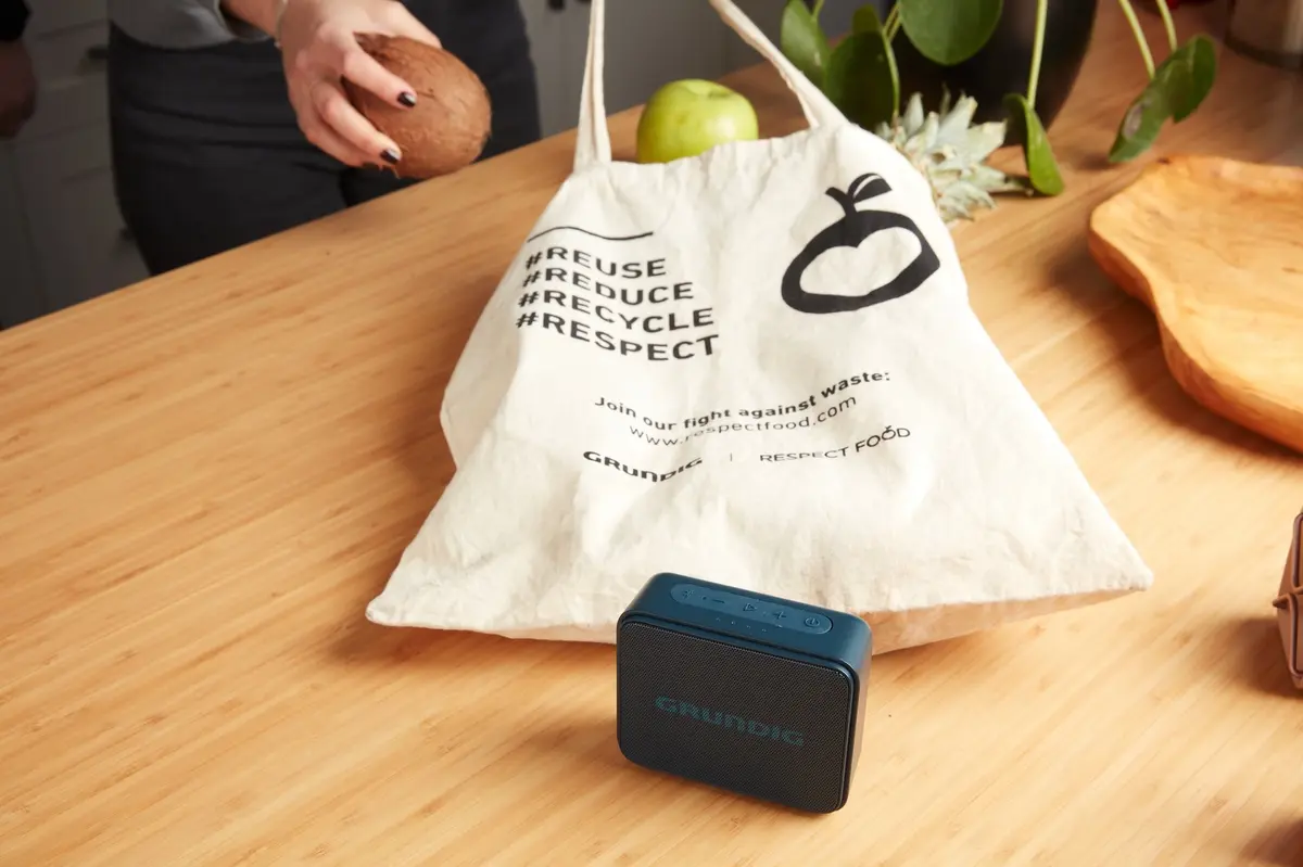 Grundig Jam Earth : une enceinte avec une coque en plastique 100% recyclé et recyclable