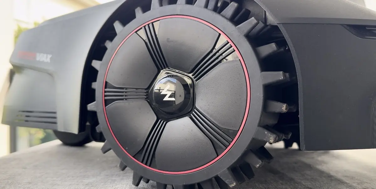 Test MOVA Viax 250&nbsp;: &agrave; ce prix-l&agrave;, faut-il encore sortir sa vieille tondeuse&nbsp;?