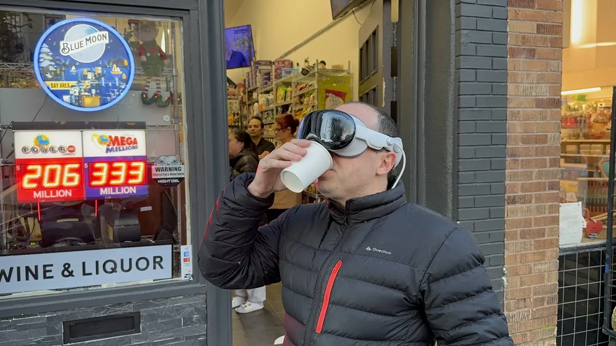 Insolite : on a essayé l'Apple Vision Pro dans la rue ! (vidéo)