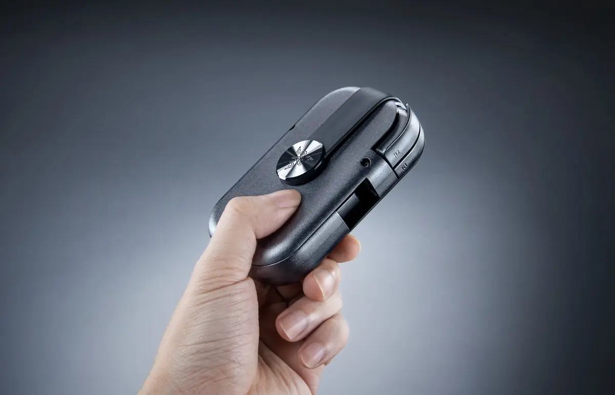 Razer Prio&nbsp;: la manette pour iPhone qui se plie au format carte bancaire