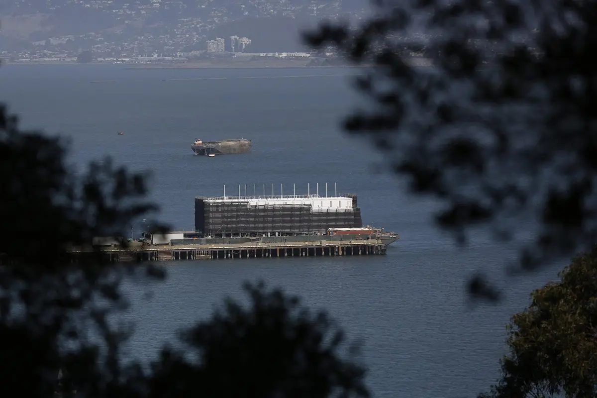 Google doit retirer sa mystérieuse barge de la baie de San Francisco