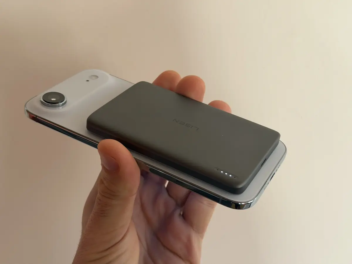 Elle est effectivement particuli&egrave;rement fine, ici sur un iPhone Air