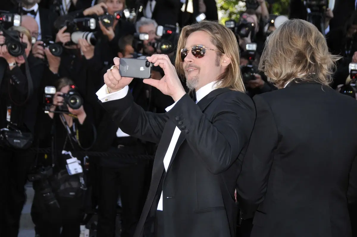 People en direct de Cannes : Brad Pitt vous dévoile son iPhone !