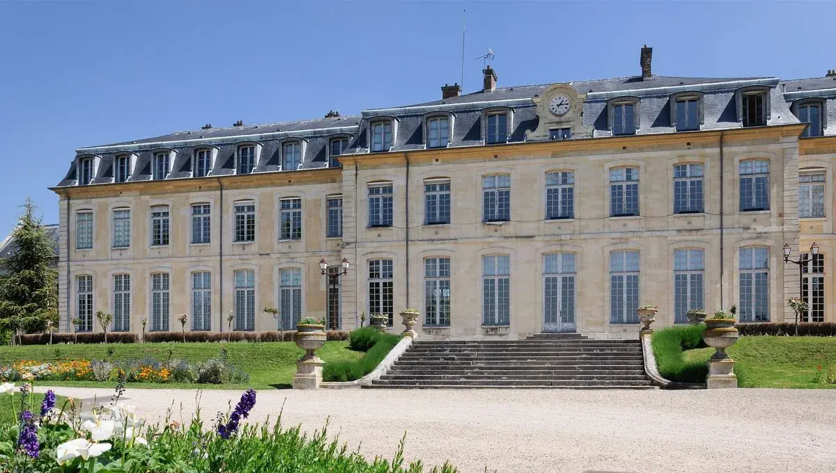 T&eacute;l&eacute;phones et objets connect&eacute;s interdits au lyc&eacute;e&nbsp;: ce qui va changer d&egrave;s la rentr&eacute;e 2026