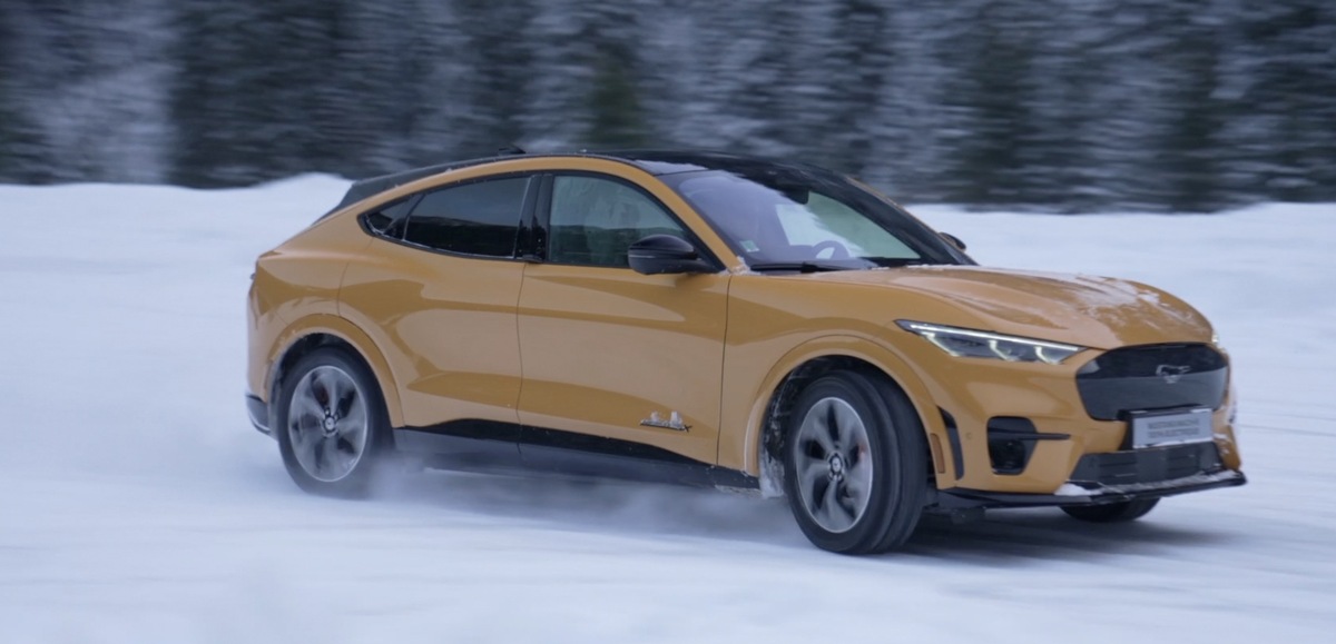 Essai Ford Mustang Mach-E sur la neige !