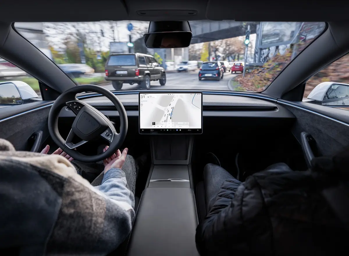On peut tester la conduite autonome de Tesla en France dès la semaine prochaine !