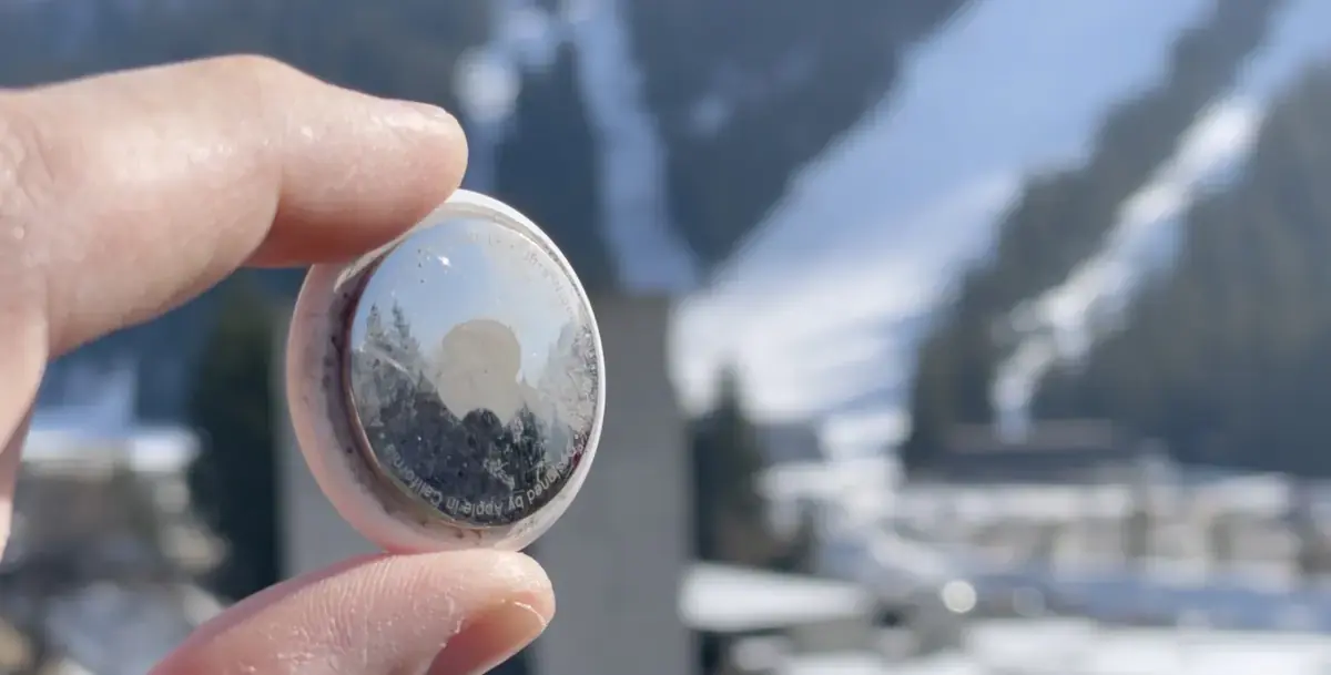 Test comparatif&nbsp;: Chipolo ou AirTag&nbsp;? 5 raisons d'oublier le traqueur d'Apple