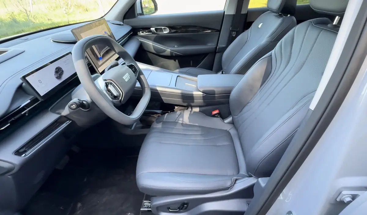 Essai Geely E5&nbsp;: une bonne le&ccedil;on de "premium" &agrave; Volkswagen et Stellantis&nbsp;!