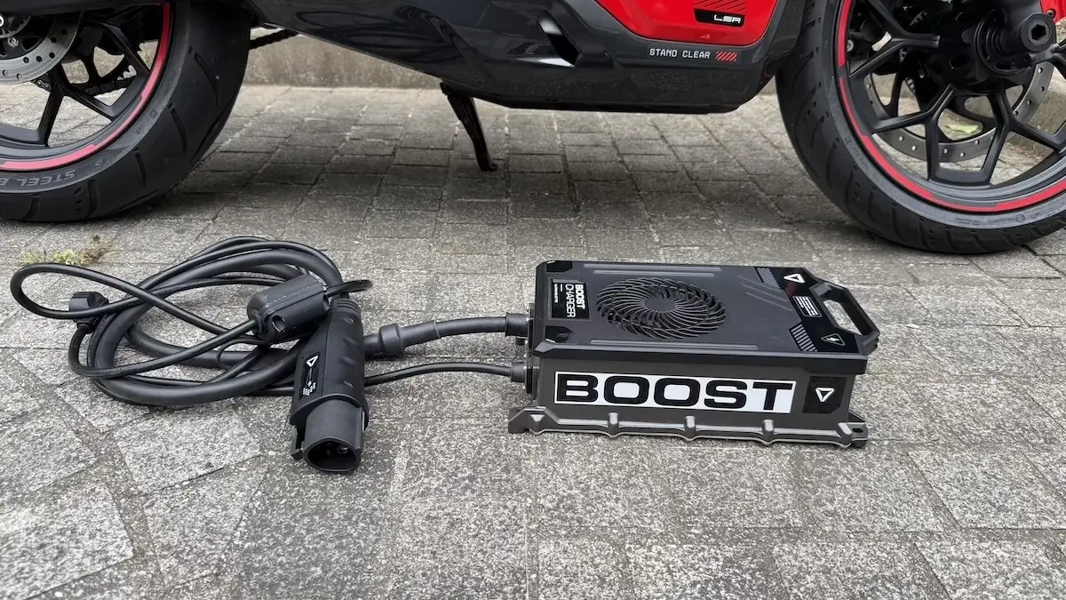 Essai Ultraviolette F77 Mach 2, une moto &eacute;lectrique convaincante mais pas sans d&eacute;fauts