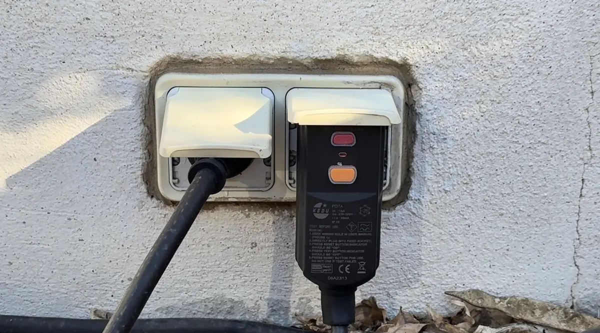 Ce chargeur sur prise 230V pour voiture &eacute;lectrique est ultra-compact&nbsp;! (+ Code promo)